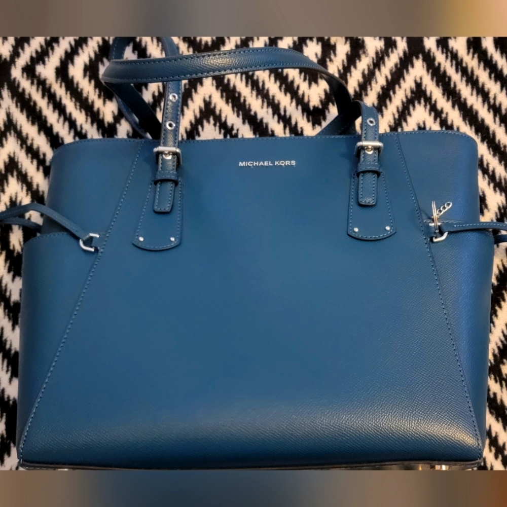 Michael Kors Gilly Large Saffiano Leather Tote Bag (Teal) & Zip Up Wallet
